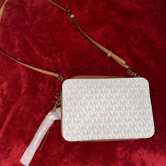 MK LIMITED SERIES CROSSBAG PURSE🤍 - Picture 7 of 7